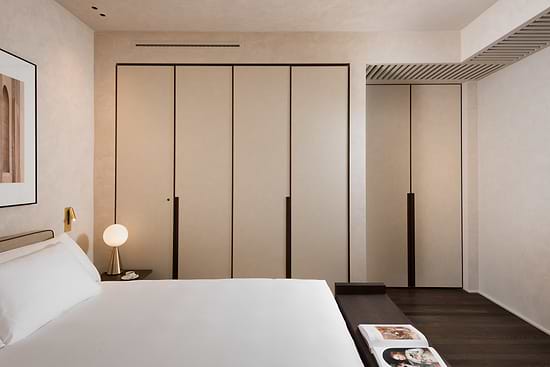 Large Studio Ground Level - Bed