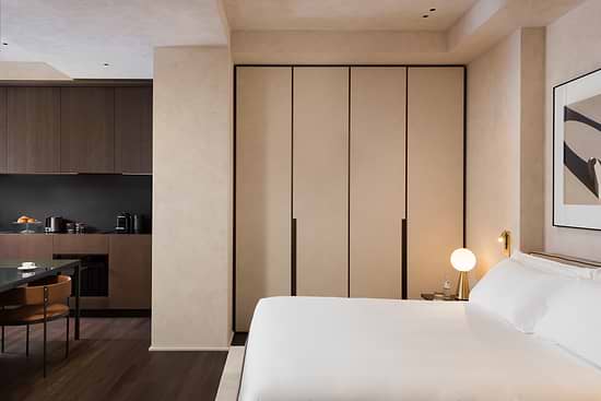 Large Studio Ground Level - Bed