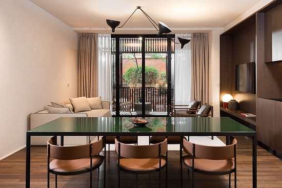 Large Studio Ground Level - Dining Table