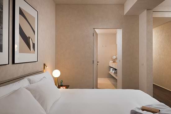 Large Studio with Balcony - Bed