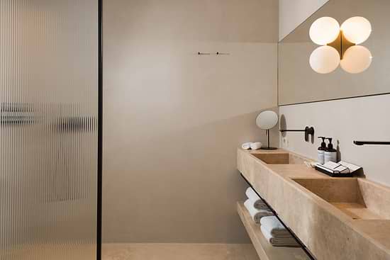 Large Studio with Balcony - Bathroom