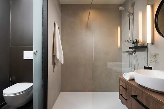 Studio Apartment - Bathroom