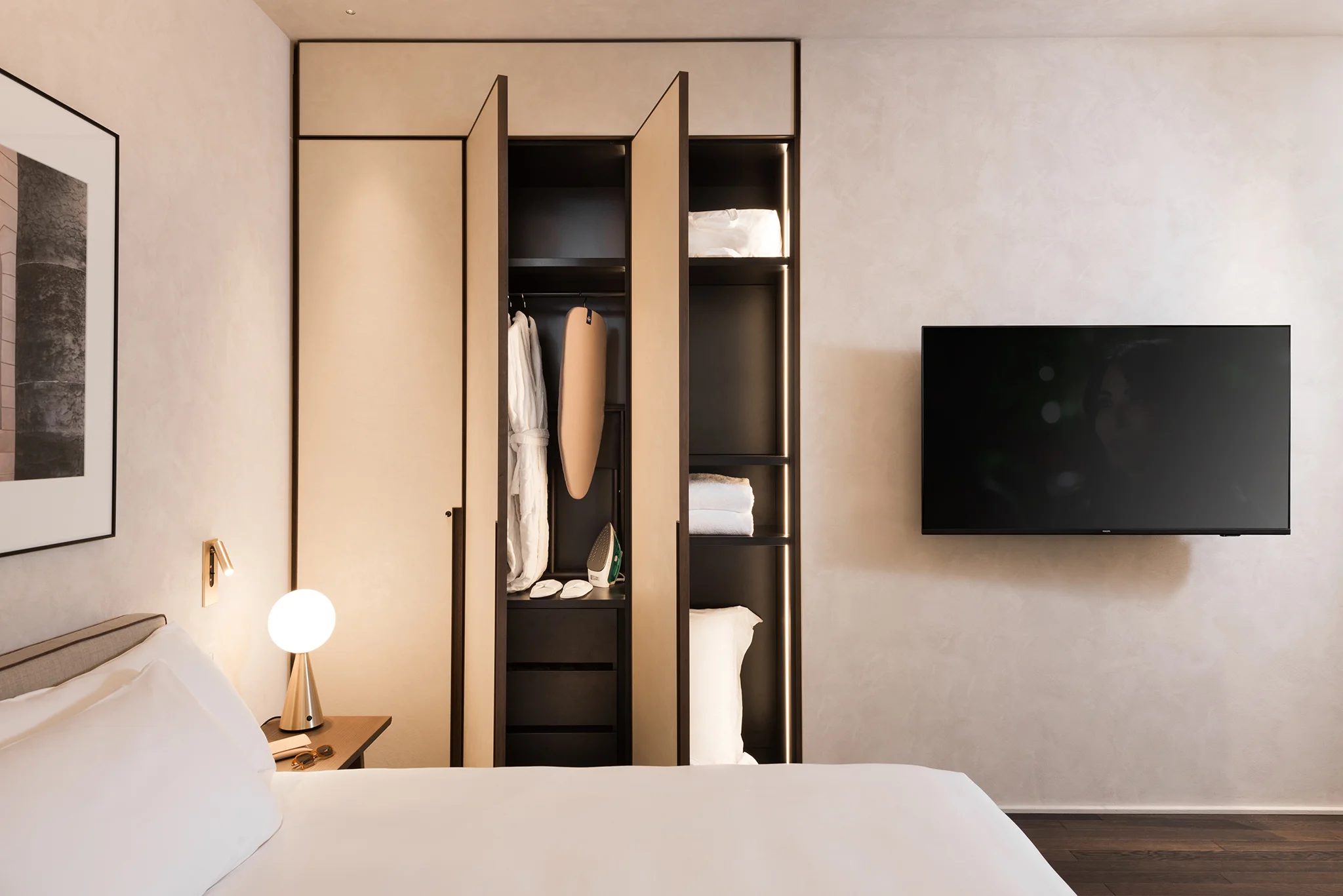 Family Apartment with Balcony - Closet