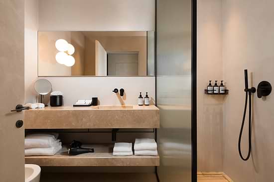 Family Apartment with Balcony - Bathroom