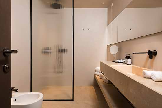 Studio with Balcony - Bathroom