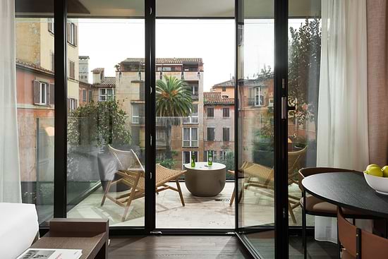 Studio with Balcony - Balcony