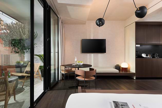 master Trevi - Kitchenette and Dining Table