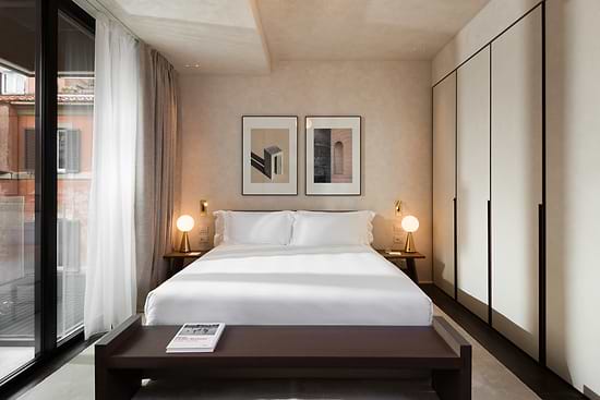 Studio with Balcony - Bed