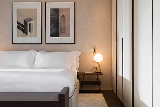 Studio with Balcony - Bed