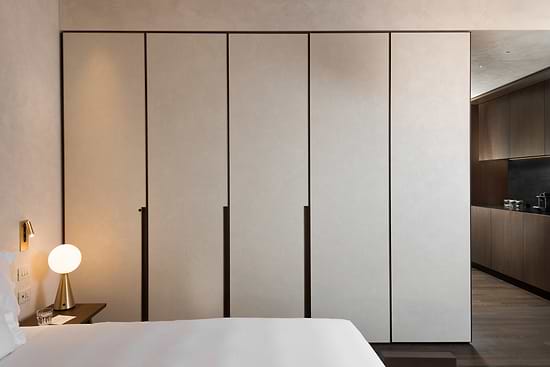 Studio with Balcony - Closet