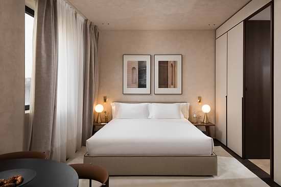 Large Studio with Balcony - Bed