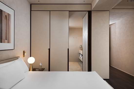 Large Studio with Balcony - Bed