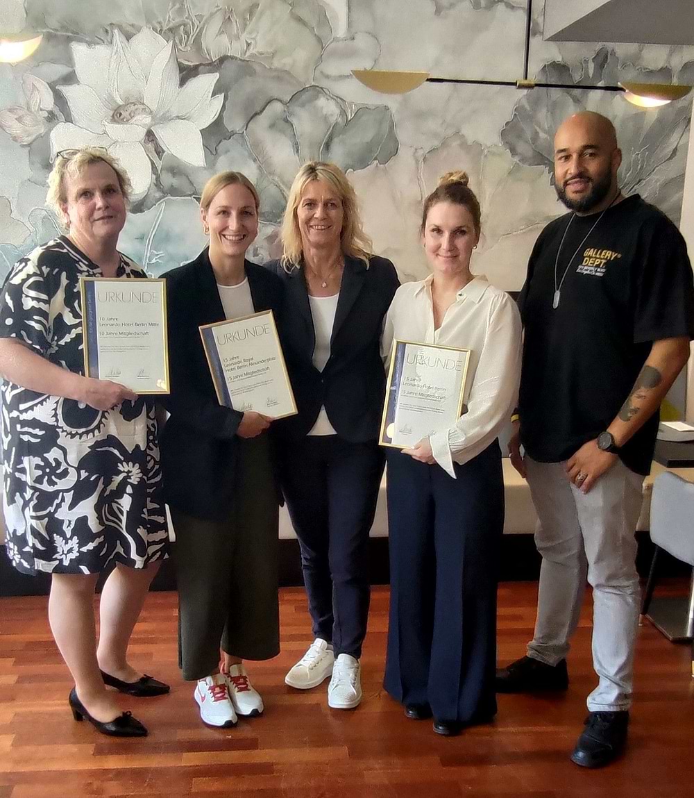 (f.l.t.r.) Andrea Bauer Leonardo Berlin Mitte, Judith Baumgardt Leonardo Royal Berlin Alexanderplatz, Cluster Manager Anna Solovev Leonardt Leonardo Berlin and Vice President and Chairman of the Hotel Industry Division Philip Ibrahim © DEHOGA Berlin