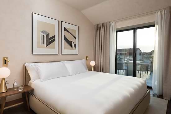 master Trevi - Bedroom