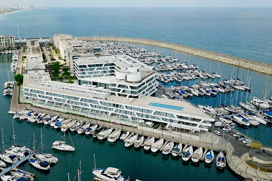 THE YACHT - Exterior
