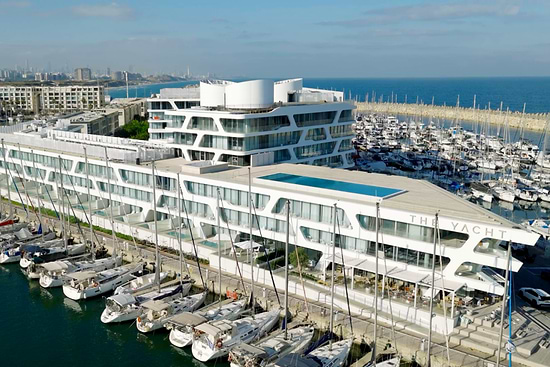 THE YACHT - Exterior