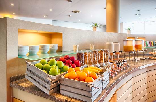 Leonardo Hotel Hamburg Airport - Buffet du petit-déjeuner