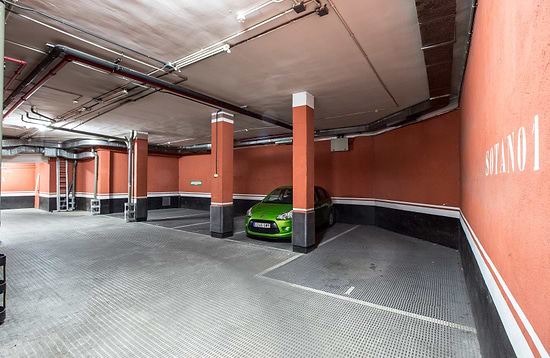 Leonardo Boutique Hotel Madrid - Parking Garage