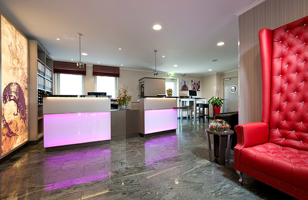 纽伦堡莱昂纳多酒店 - 客务部