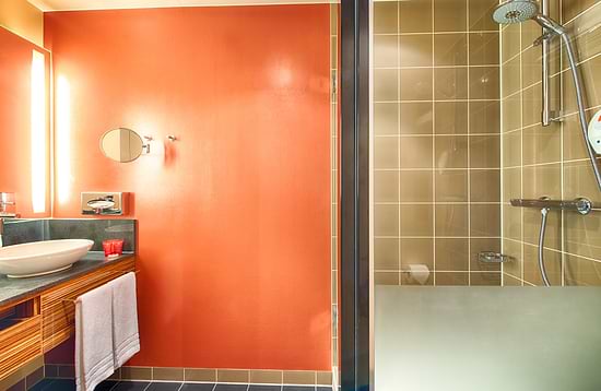 Leonardo Hotel Berlin Mitte - Comfort Room Bathroom