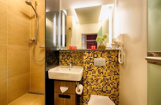 Leonardo Hotel & Residenz München -Bathroom