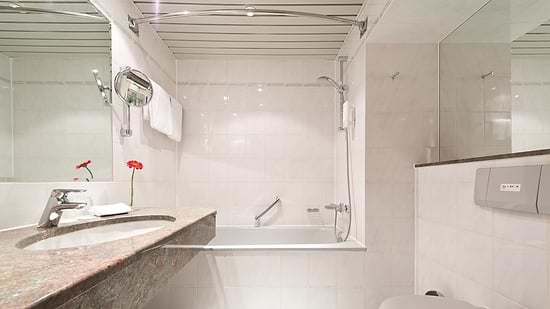 Leonardo Hotel Frankfurt City South - Bathroom