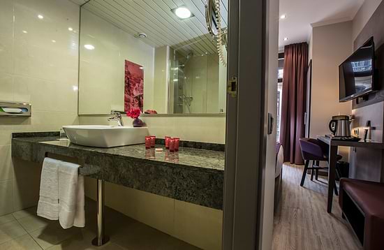 Leonardo Hotel Barcelona Las Ramblas - Ванная комната