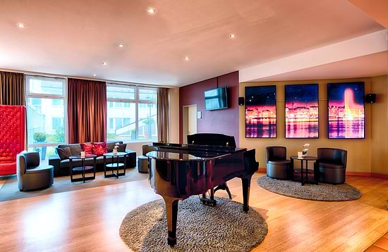 Leonardo Hotel Hamburg Airport - Lobby/Divertissement virtuel