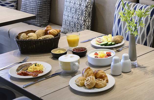 Leonardo Hotel Nürnberg City Center – إفطار