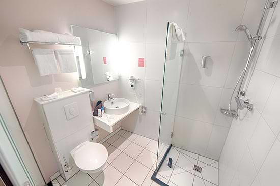 Leonardo Hotel Utrecht City Center - Bathroom