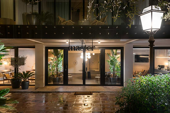 master Trevi - Exterior