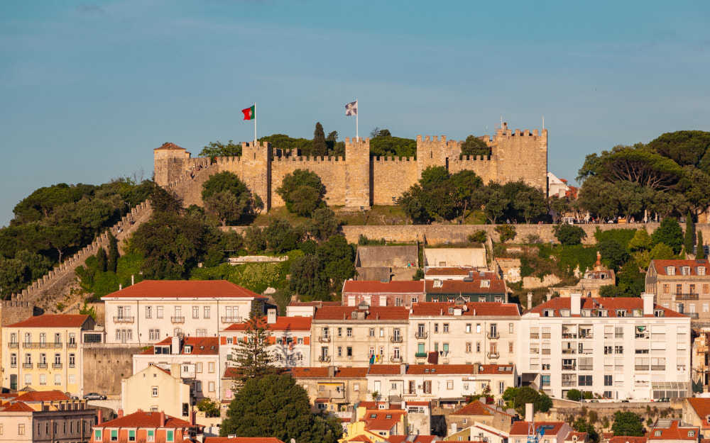 City view with São Jorge Castle on the hilltop, Lisbon, Portugal.
