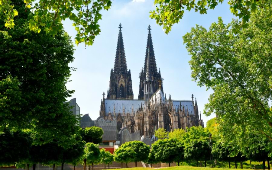 Cologne Cathedral (Kölner Dom) in spring