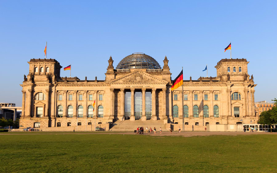 Panoramic view of the Reichstag building with its glass dome.