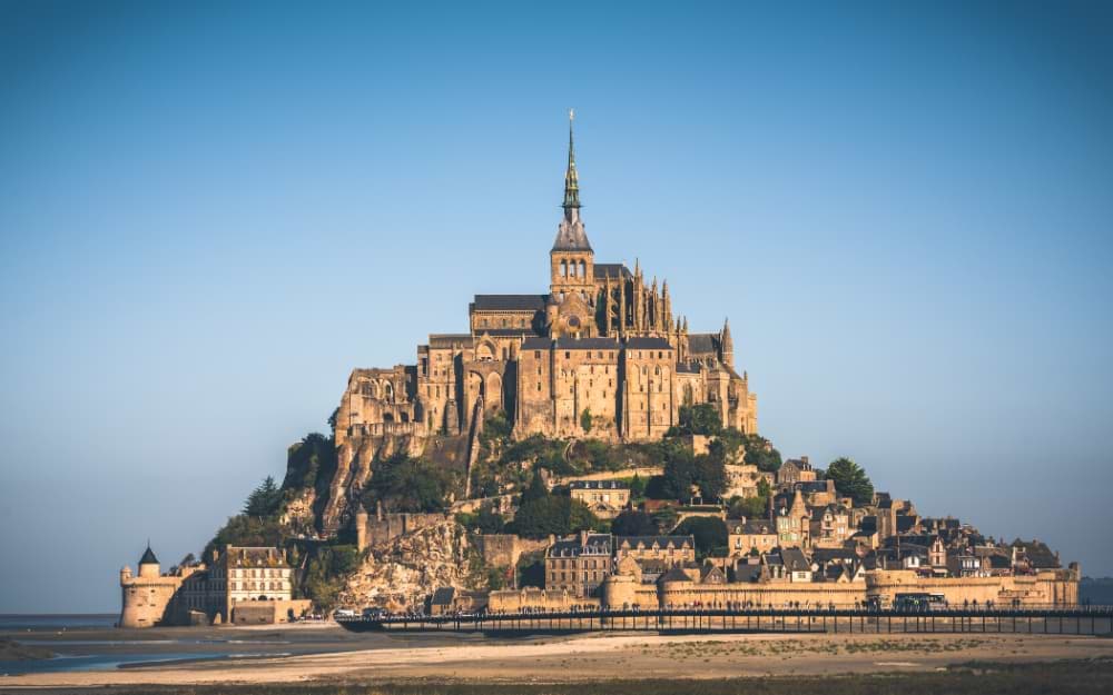 Mont-Saint-Michel, Paris