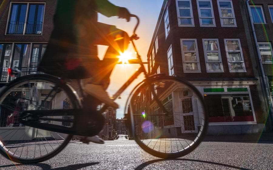  Rent a Bike in Rotterdam and explore the city cyclig