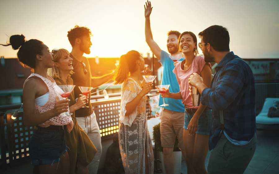 People enjoying summer in Rotterdam