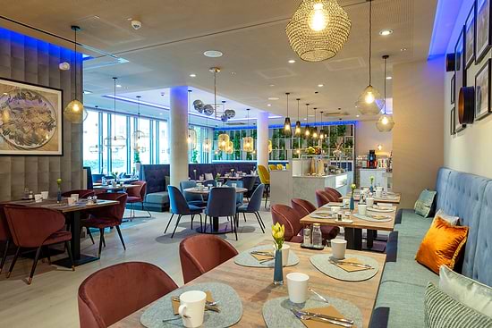 Leonardo Hotel Augsburg - Frühstücks-Bereich