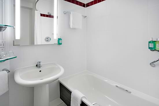 Leonardo Hotel Brighton - Standard Bathroom