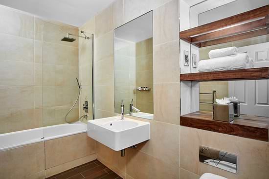 Leonardo Hotel Cardiff - Łazienka standardowa