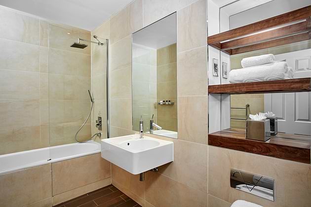 Leonardo Hotel Cardiff - Standaard badkamer