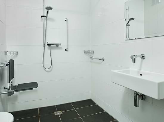 Leonardo Hotel Cheltenham - Accessible Twin with Shower