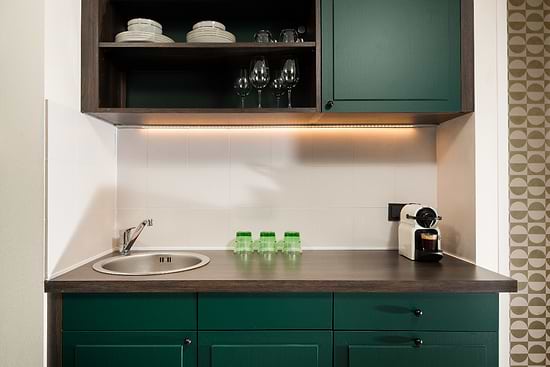Compact One Bedroom Apartment - Kitchenette