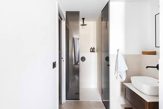 Two Bedroom Apartment with Balcony - Bathroom