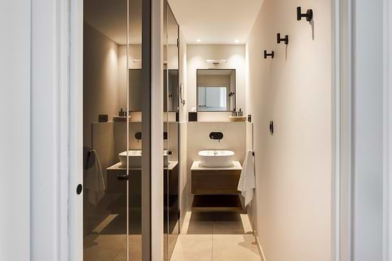 One Bedroom Apartment with Balcony - Bathroom