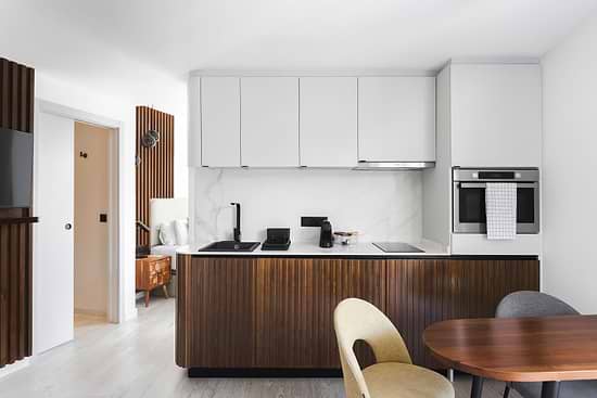 Studio with Balcony - Kitchen