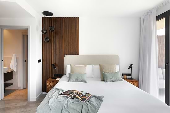 Studio with Balcony - Bedroom
