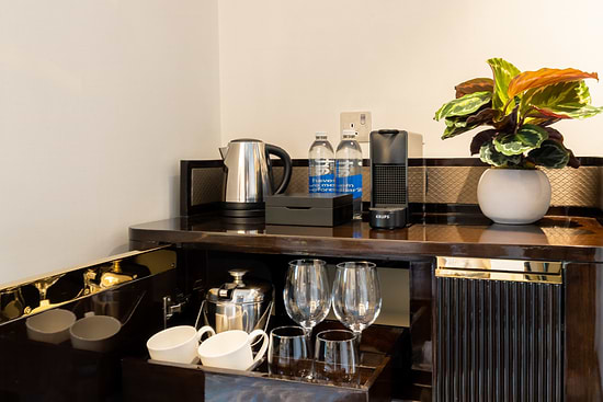 Leonardo Hotel London Aldgate - Suite with King Bed and Sofa Bed