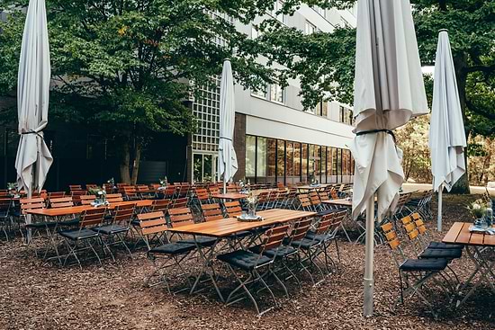 Leonardo Hotel Frankfurt City South - Beer Garden