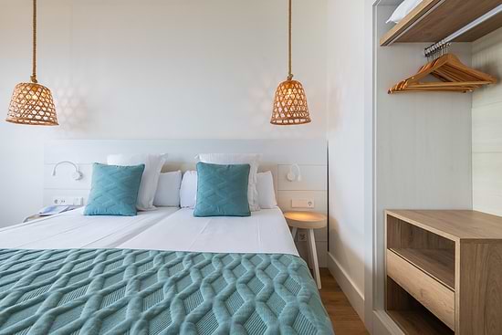 Leonardo Royal Hotel Ibiza Santa Eulalia - Deluxe Zimmer mit Meerblick